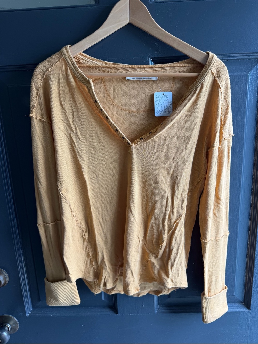 FWomen's Long-Sleeve Scoop Neck Top in Mustard